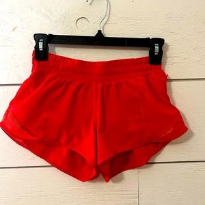 Lululemon Hotty Hots red size 4